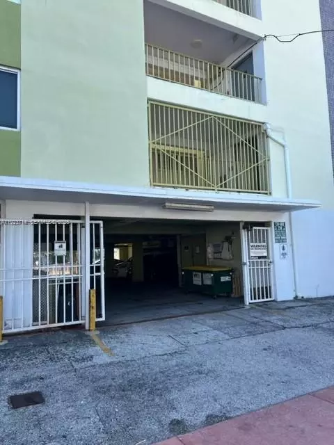 Miami Beach, FL 33141,8001 Crespi Blvd #2D