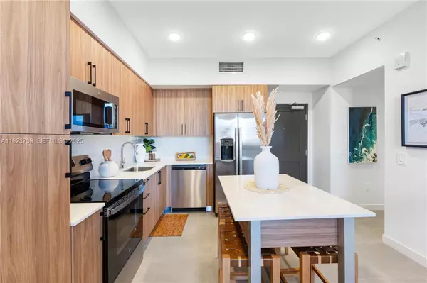 Pompano Beach, FL 33062,208 N Federal Hwy #615