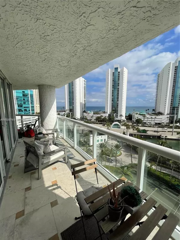 Sunny Isles Beach, FL 33160,16400 Collins Ave #942