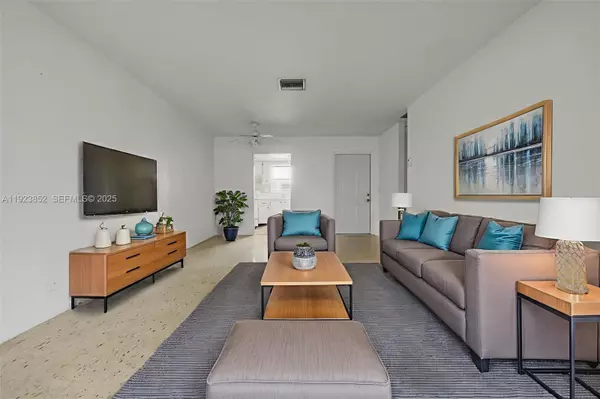 West Palm Beach, FL 33415,2854 E Crosley Dr E #J