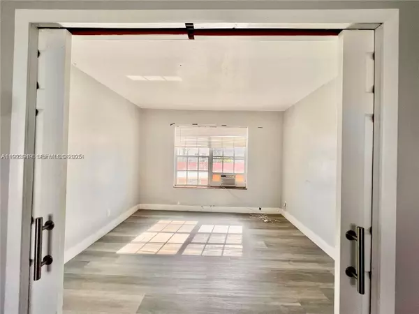 Miami Beach, FL 33141,6940 Bay Dr #7