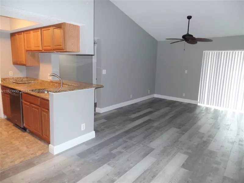 5612 Rock Island Rd #151, Tamarac, FL 33319