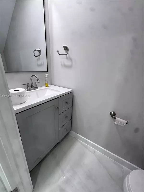 Hollywood, FL 33021,755 N Crescent Dr #B