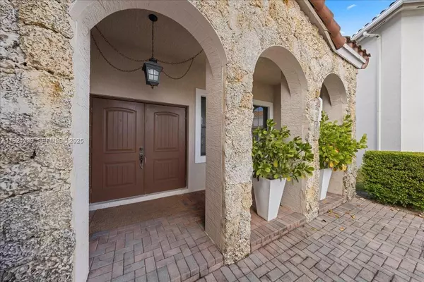 Miami, FL 33172,984 NW 104th Ave