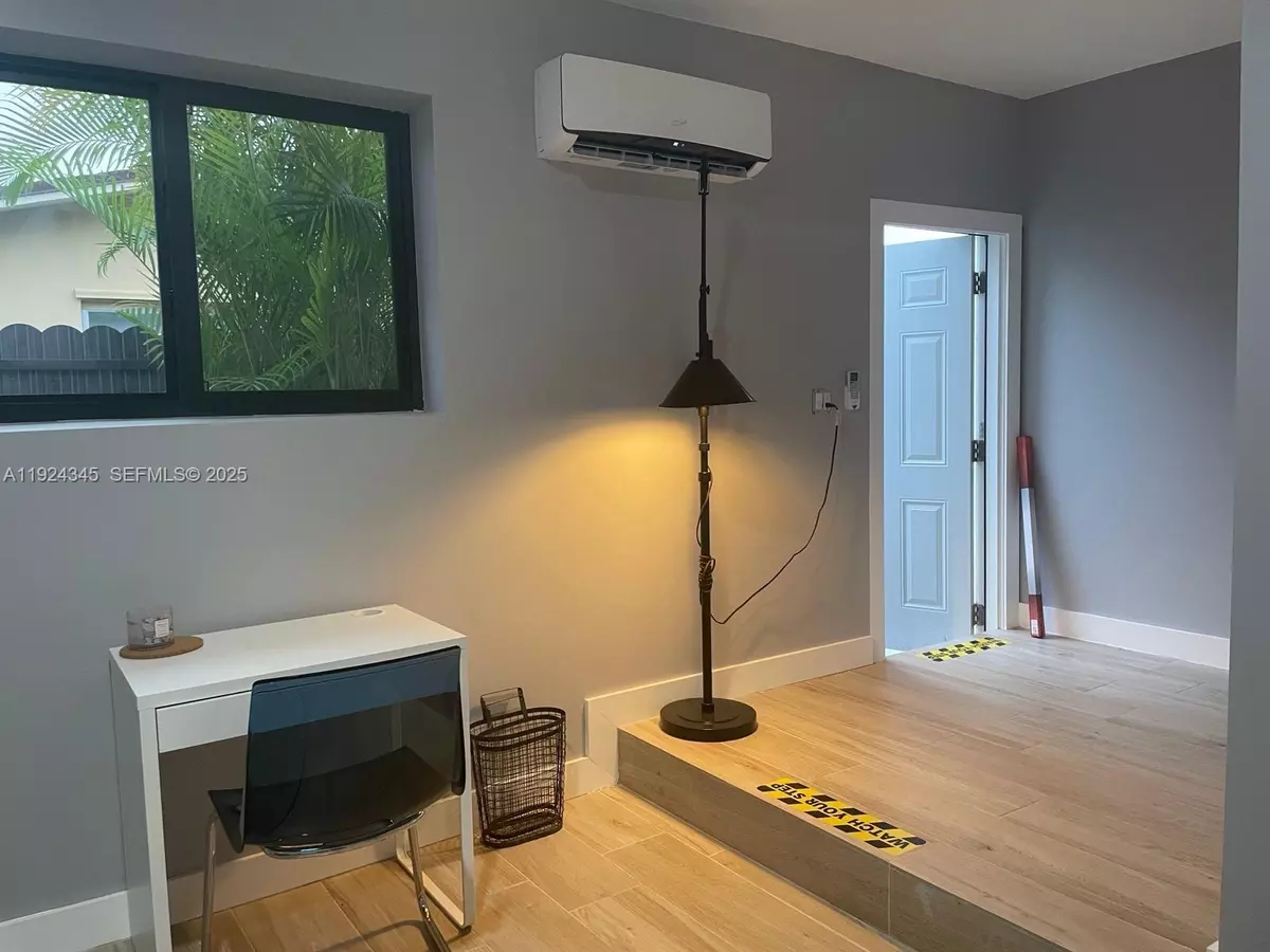 Pembroke Pines, FL 33026,11401 Taft St #2