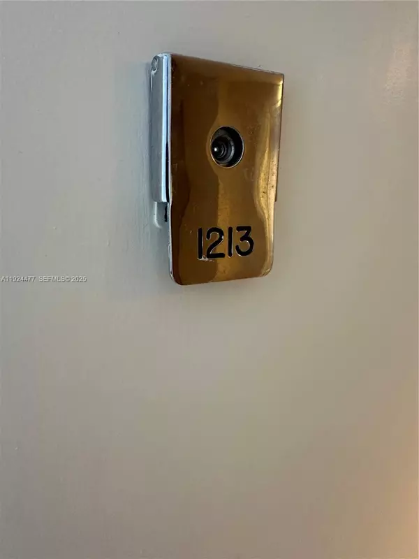 Aventura, FL 33180,3530 MYSTIC POINTE DR #1213