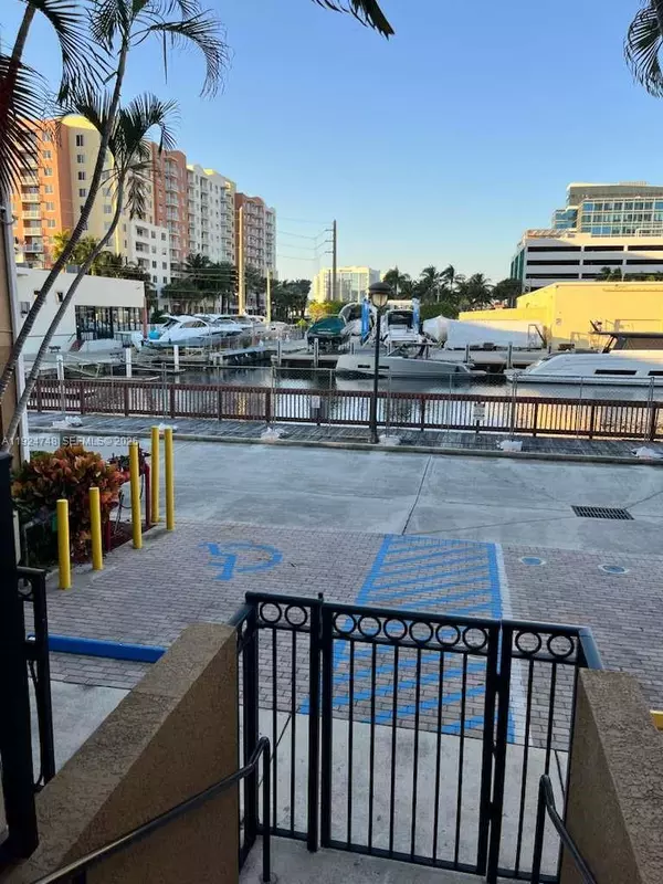 Aventura, FL 33180,2891 NE 185th St #1006