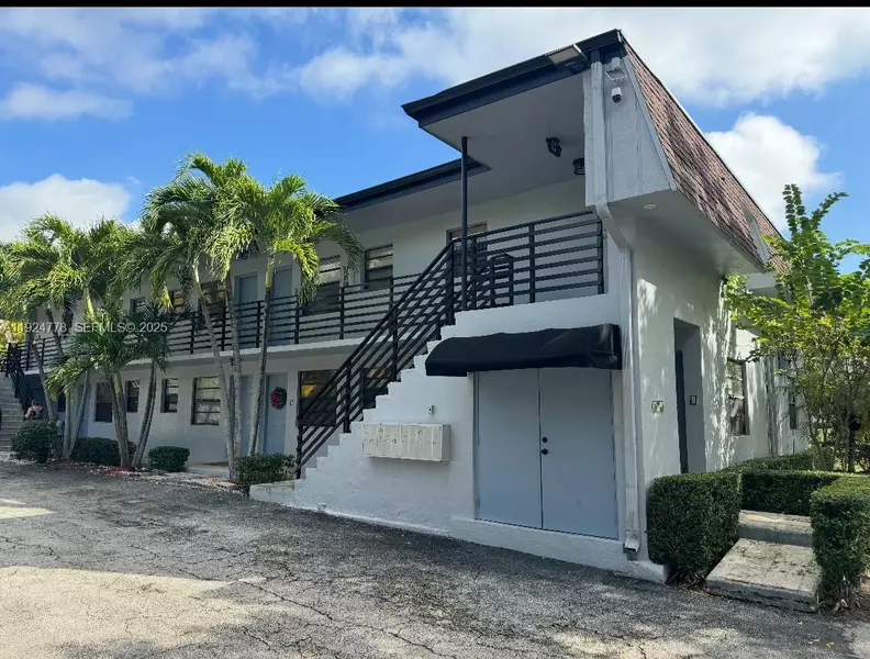 9751 Wayne Ave #6, Palmetto Bay, FL 33157