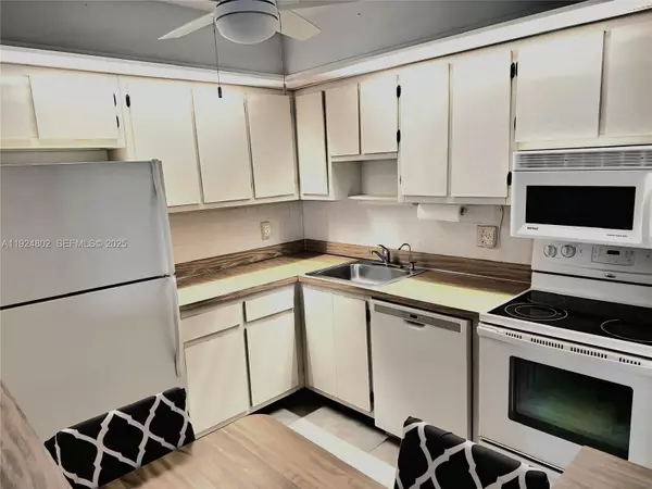 Tamarac, FL 33321,9530 N Belfort Cir #108