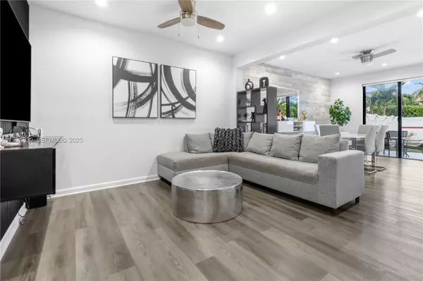 3337 W 91st Ter, Hialeah, FL 33018