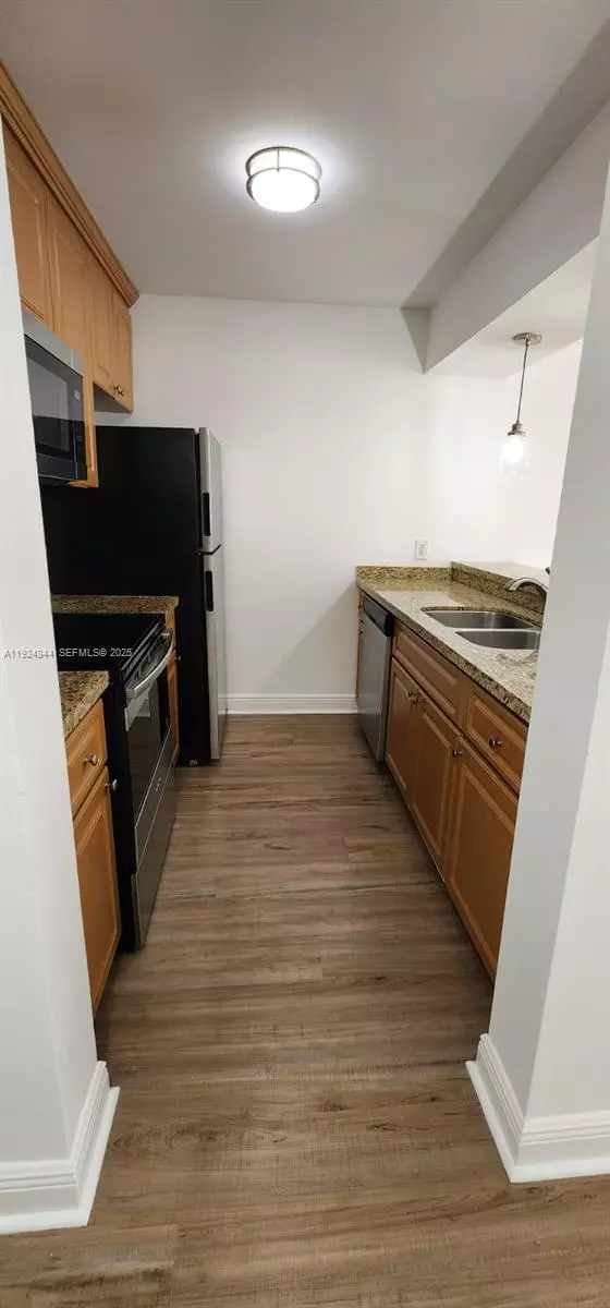 Doral, FL 33166,8180 Geneva Ct #319