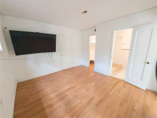 Miami, FL 33155,5893 SW 26th St #3