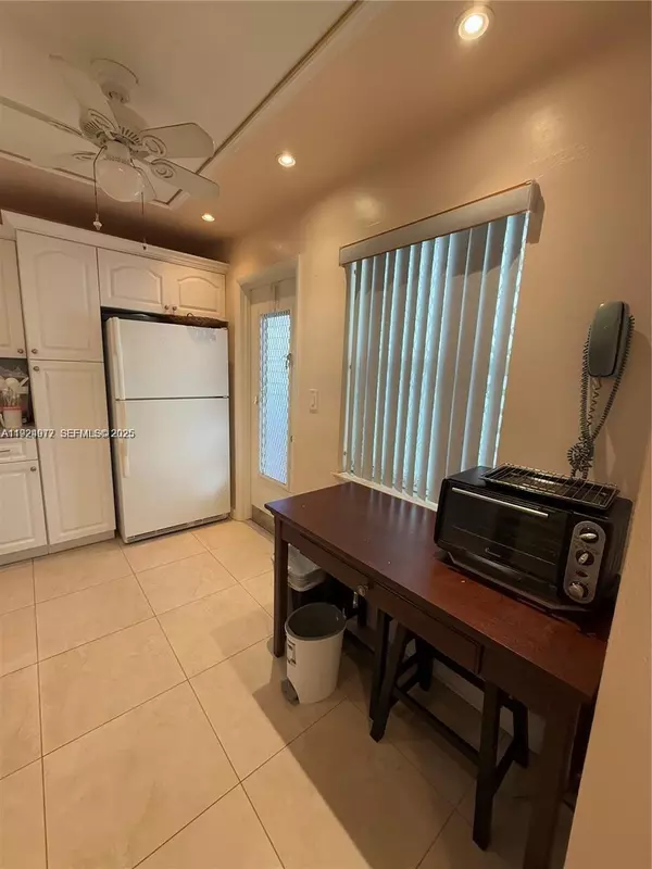 Lauderdale Lakes, FL 33319,4270 NW 40th St #202