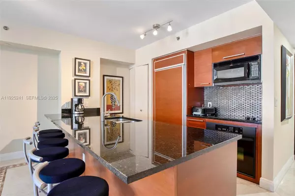 Hallandale Beach, FL 33009,1830 S Ocean Dr #2212