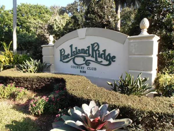 Davie, FL 33324,1703 Whitehall Dr #301