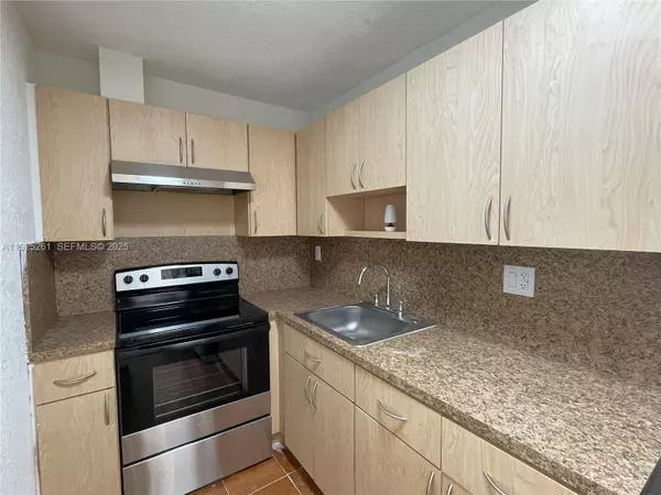 Miami, FL 33126,4721 NW 7th St #104-12