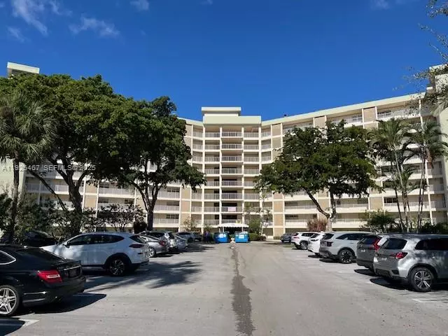 3090 N Course Dr #708, Pompano Beach, FL 33069