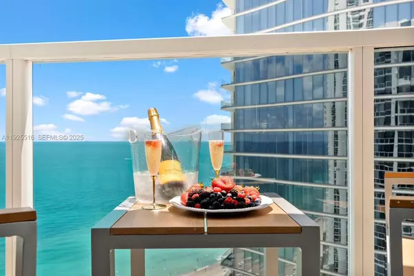 Sunny Isles Beach, FL 33160,18001 Collins Ave #2512