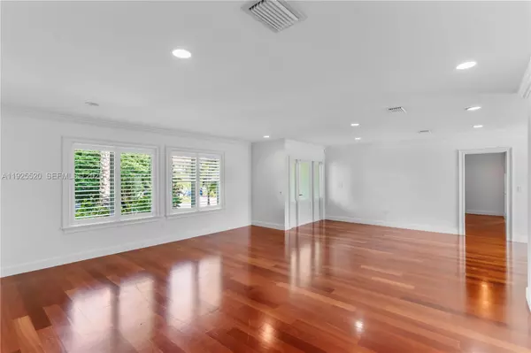 Coral Gables, FL 33133,6960 Sunrise Dr