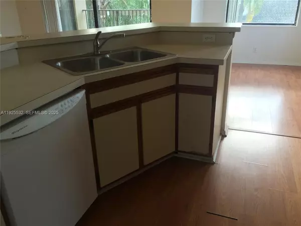 Sunrise, FL 33322,9999 Summerbreeze Dr #424