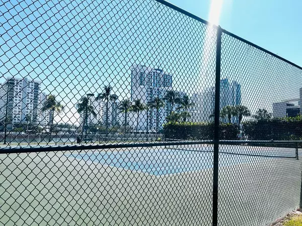 Hallandale Beach, FL 33009,1000 Parkview Dr #605