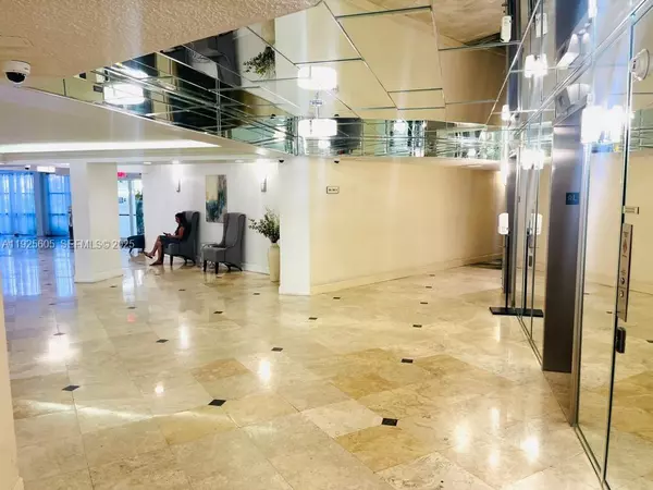 Hallandale Beach, FL 33009,1000 Parkview Dr #605