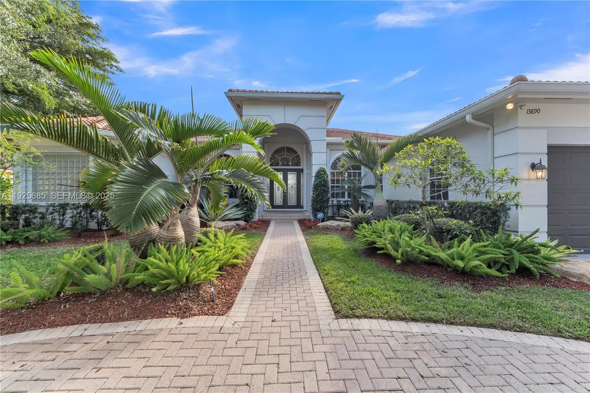 Davie, FL 33330,13890 SW 41st St