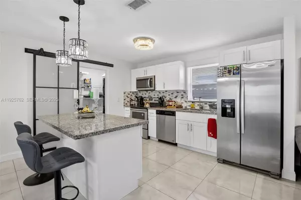 Hollywood, FL 33020,2256 Simms St