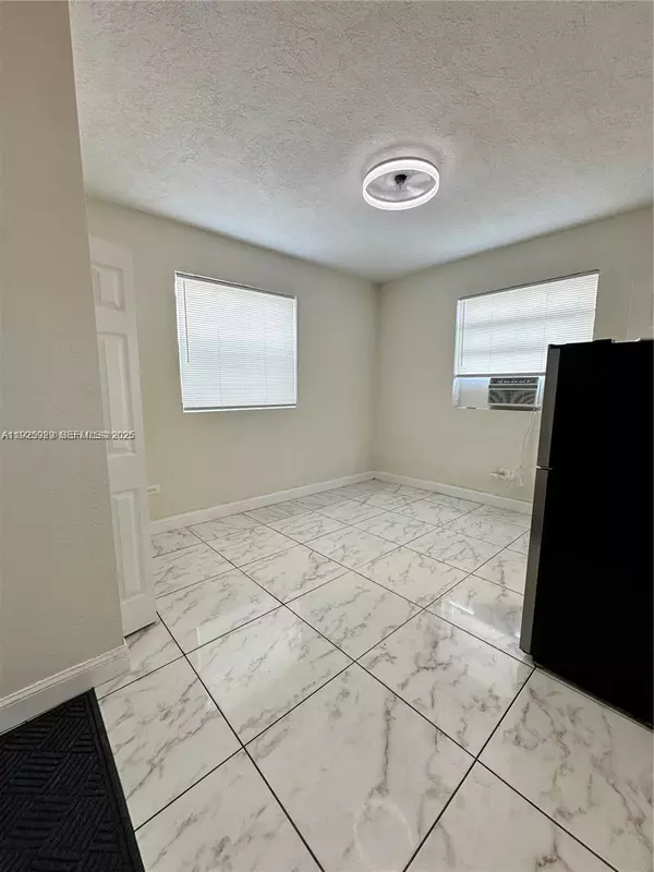 Hallandale Beach, FL 33009,912 NW 9th Ave #8