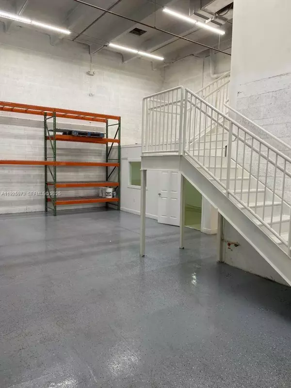 5930 NW 99th Ave #4, Doral, FL 33178