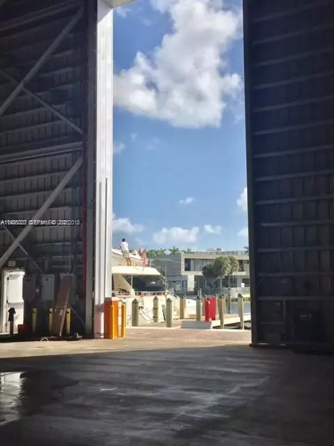 Sunny Isles Beach, FL 33160,400 Sunny Isles Blvd DD217