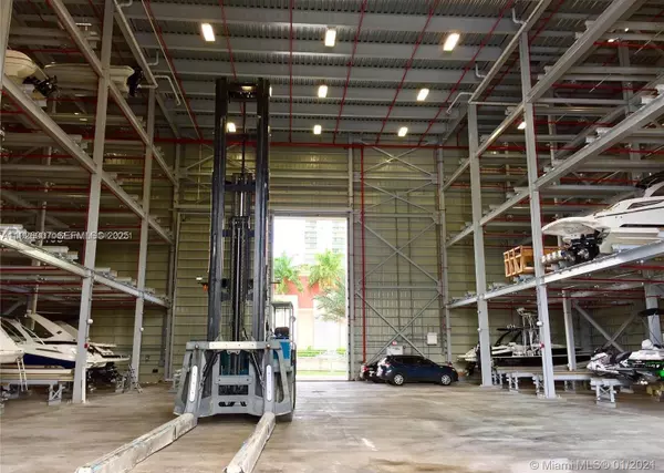 Sunny Isles Beach, FL 33160,400 Sunny Isles Blvd DD217