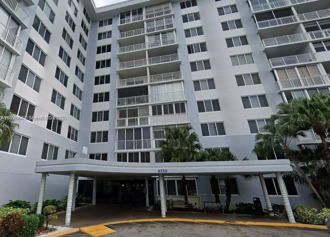 Hollywood, FL 33021,4200 Hillcrest Dr #206