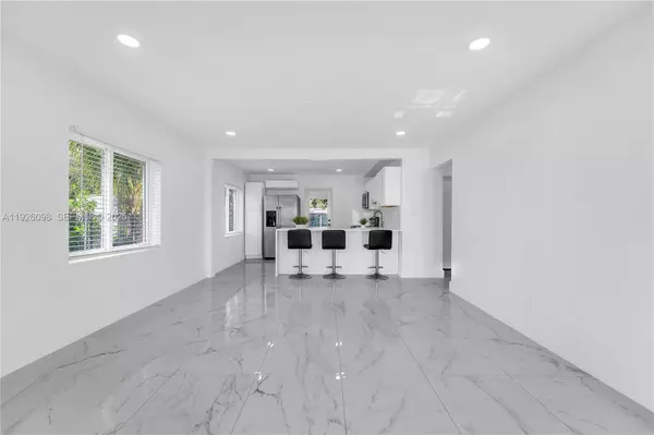 Hollywood, FL 33020,2431 Coolidge St