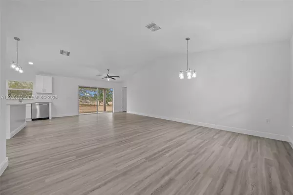 Other City - In The State Of Florida, FL 34480,7 Walnut Place