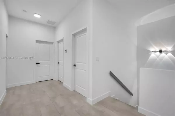 Hallandale Beach, FL 33009,309 NW 7th Ct #1