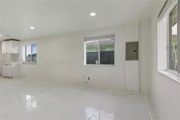 Miami, FL 33177,11961 SW 214th St