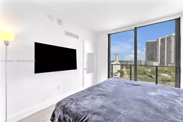 Miami, FL 33137,121 NE 34th St #905