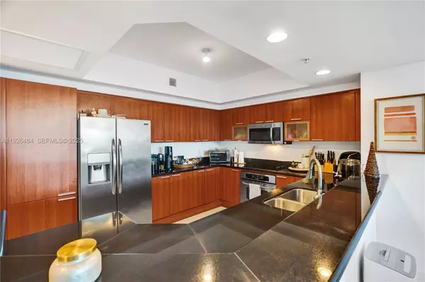 North Miami, FL 33181,14951 Royal Oaks Ln #401