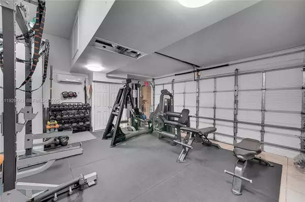 Hollywood, FL 33019,1135 Satinleaf St