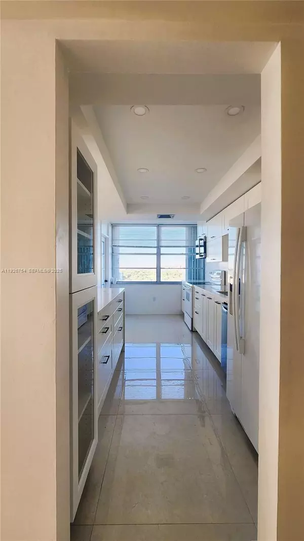 Aventura, FL 33160,18051 Biscayne Blvd #1705