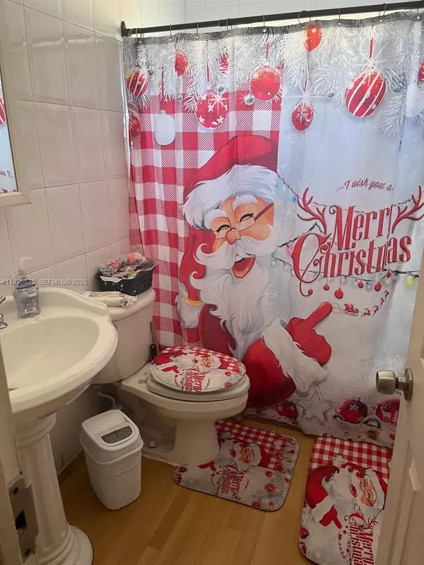 Miami Beach, FL 33139,900 Euclid Ave #18