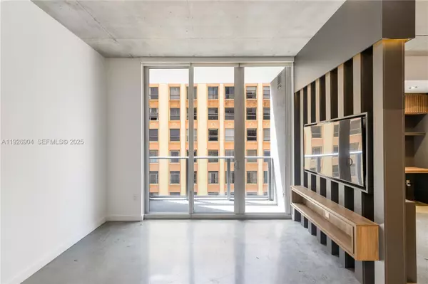 Miami, FL 33131,151 SE 1st St #905