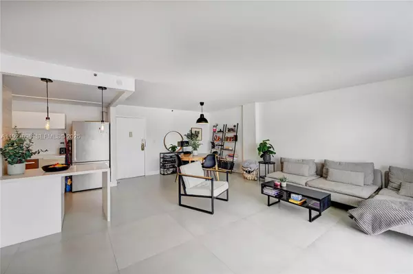 Sunny Isles Beach, FL 33160,17500 N Bay Rd #S405