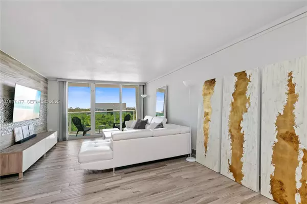 Sunny Isles Beach, FL 33160,100 Bayview Dr #625