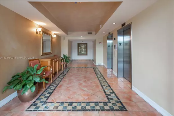 Aventura, FL 33180,19601 E Country Club Dr #7102