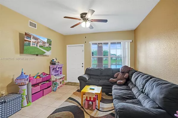 North Lauderdale, FL 33068,2409 Belmont Ln #2409