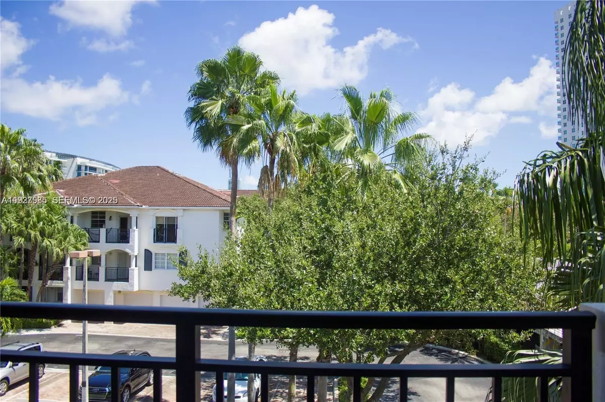 Aventura, FL 33160,3145 NE 184th St #5306