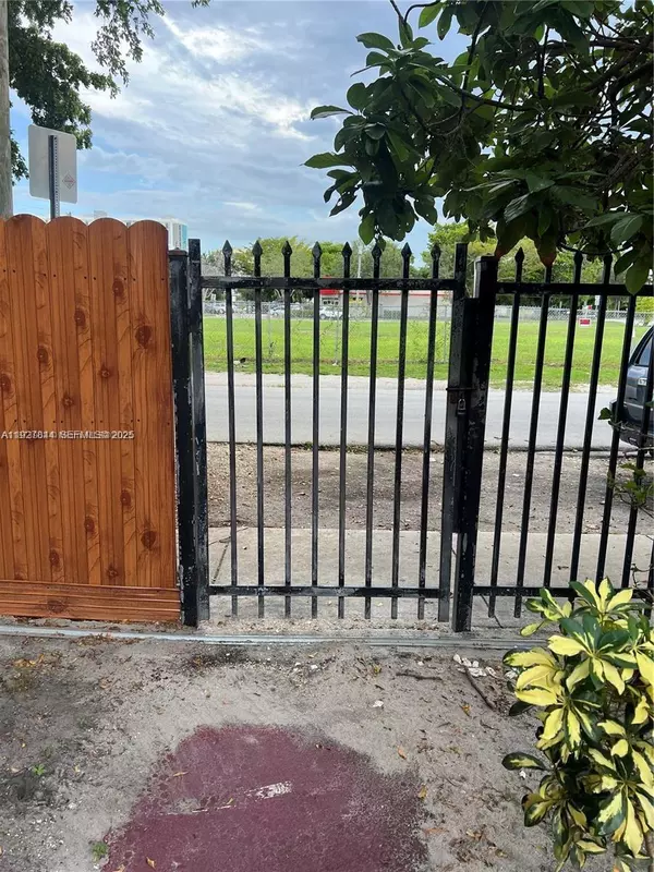 Miami, FL 33161,1581 NE 117 ST