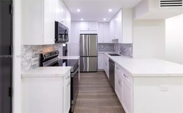 Coral Gables, FL 33133,6855 Edgewater Dr #1DS